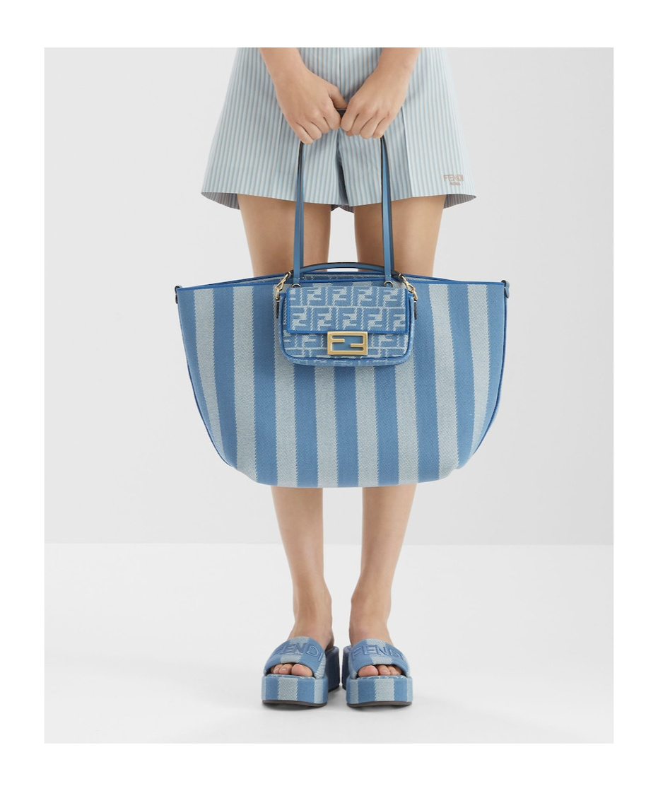 Fendi Continental Chain Baguette In Blue