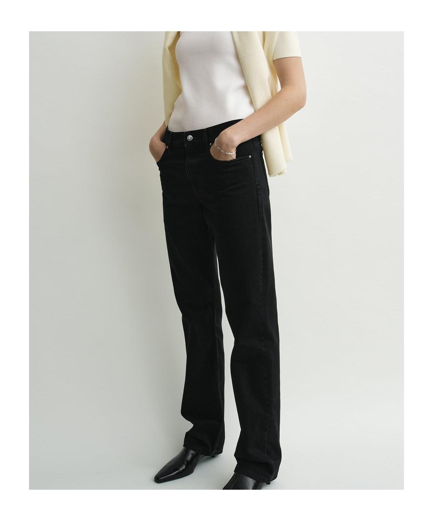 Totême Low-cut Straight-leg Jeans In Black