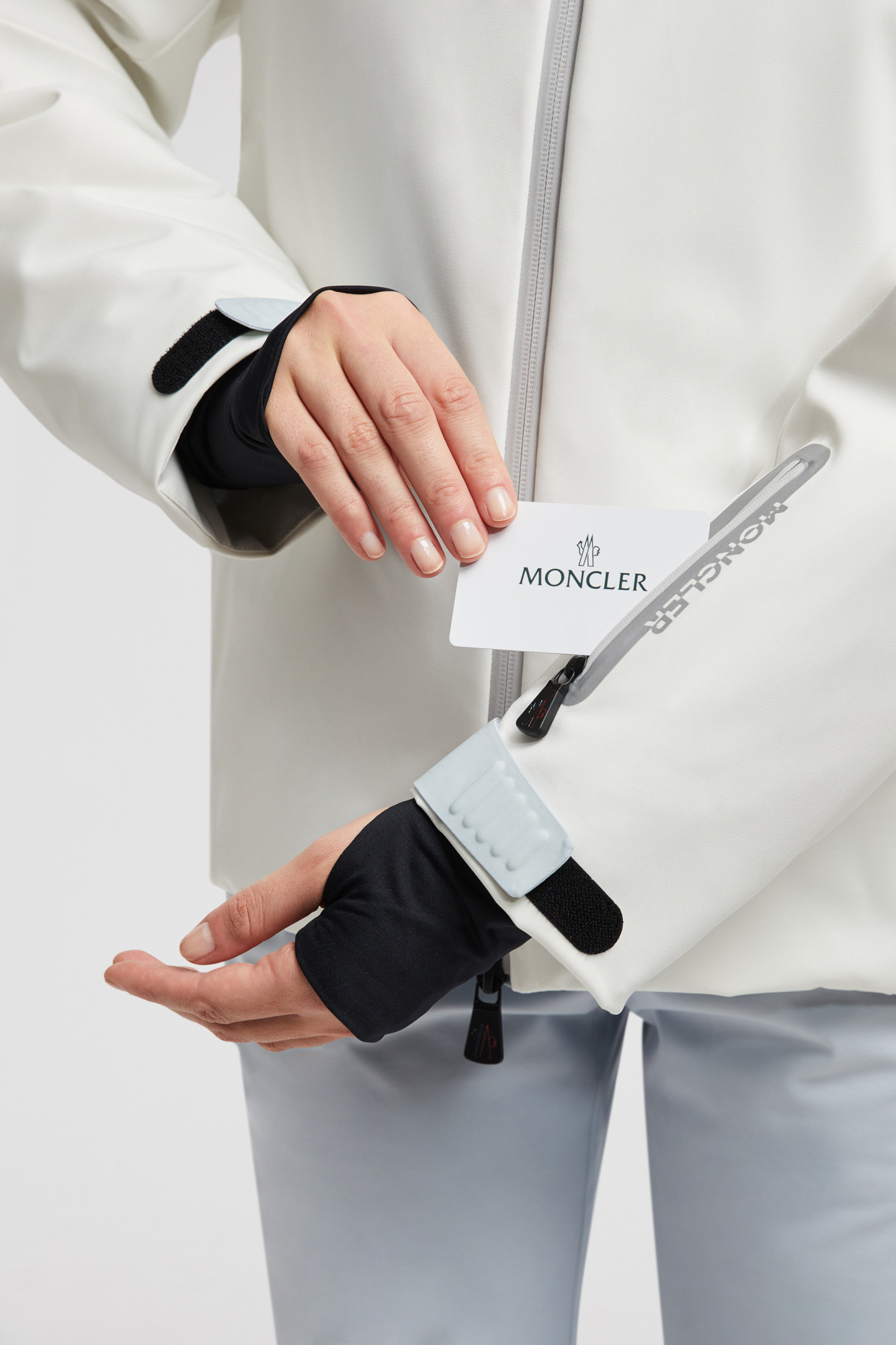 Moncler Short Long-sleeved Down Jacket In White