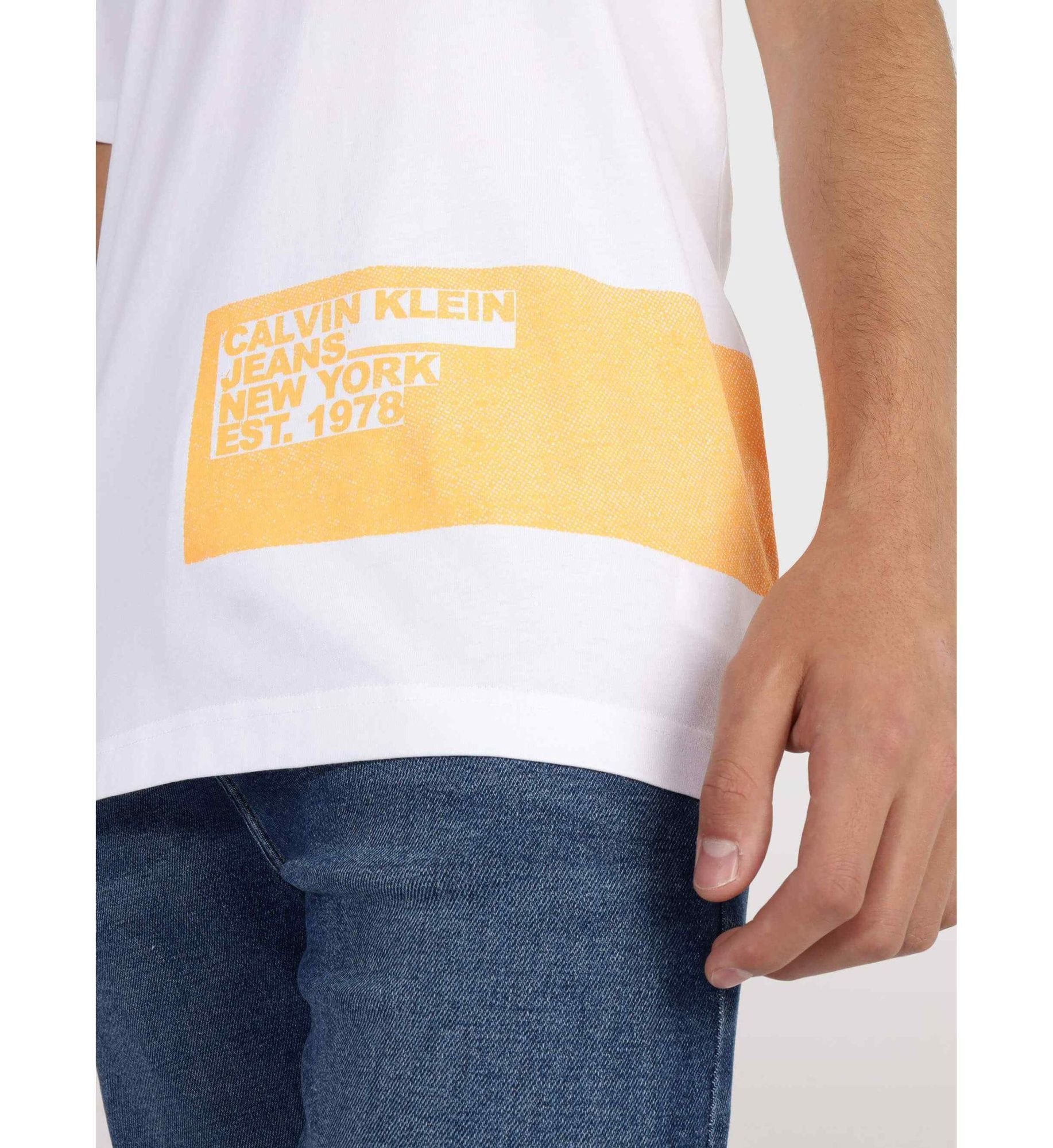 Calvin Klein Jeans Est.1978 Stencil Blocking Logo-print T-shirt In White