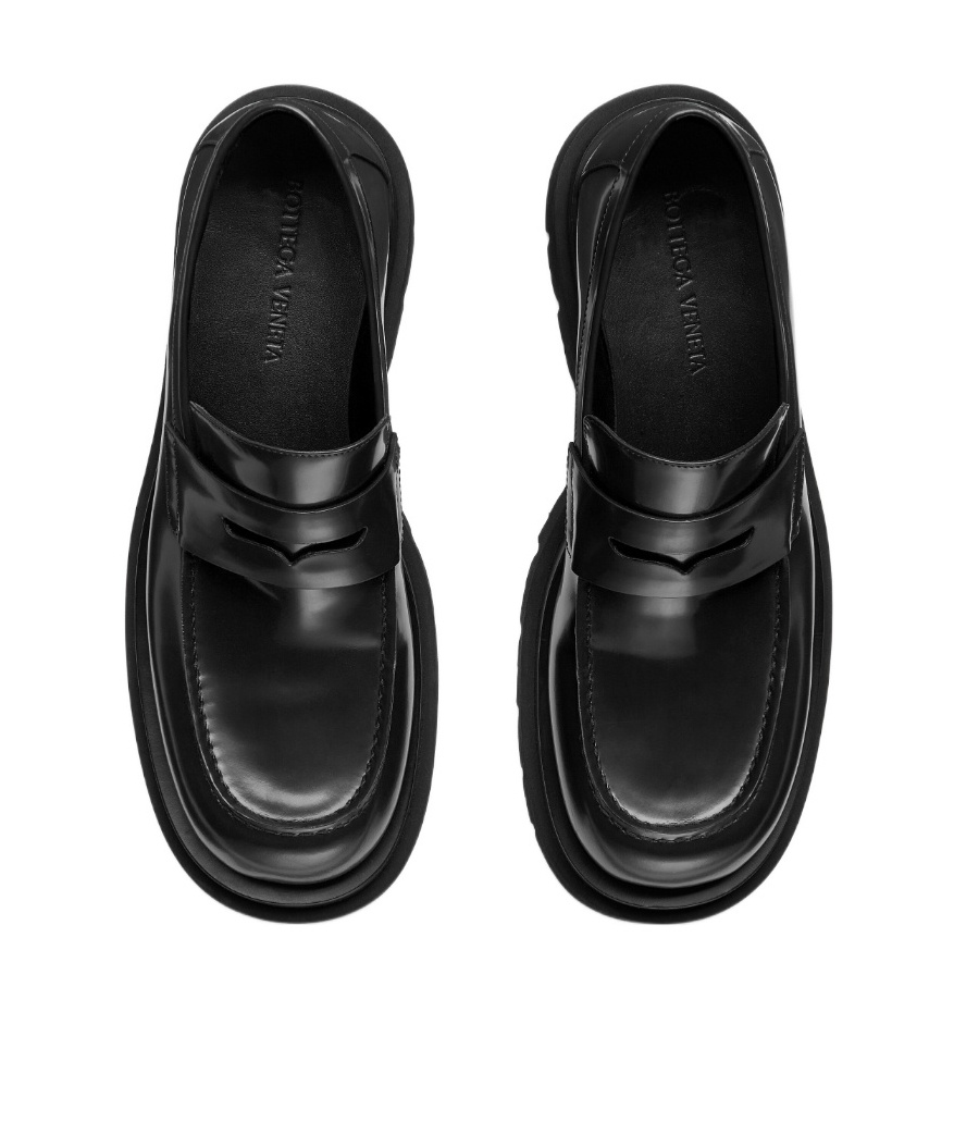 Bottega Veneta Lug Smooth Loafers In Black
