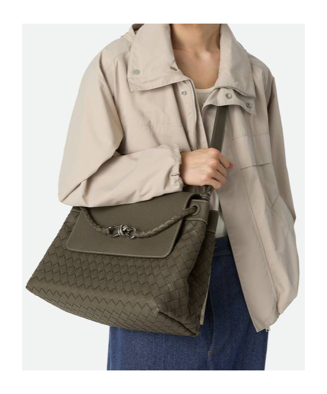 Bottega Veneta Leather Andiamo Messenger Bag In Brown