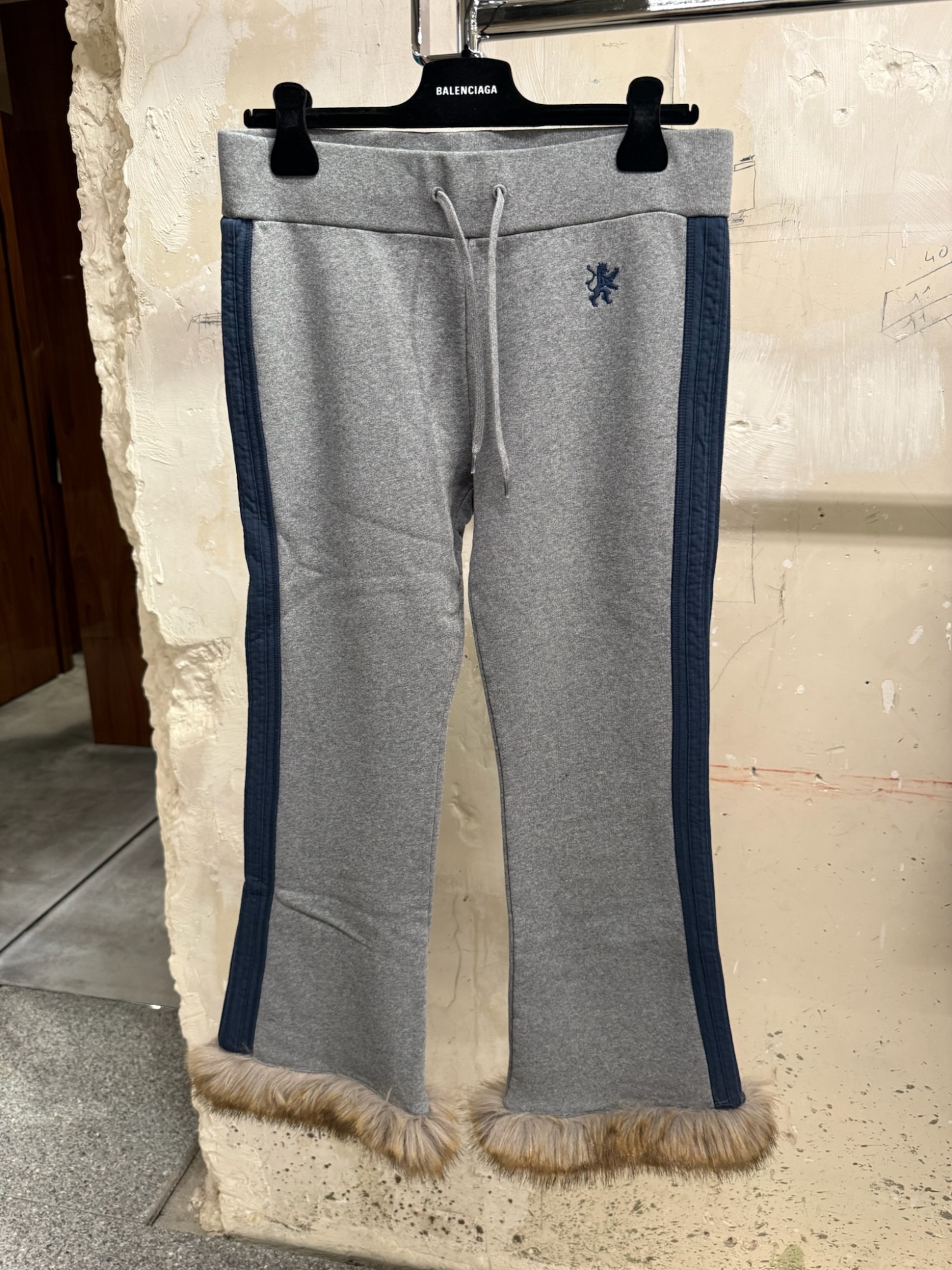 Balenciaga Raw-edge Flared Cropped Casual Pants In Gray