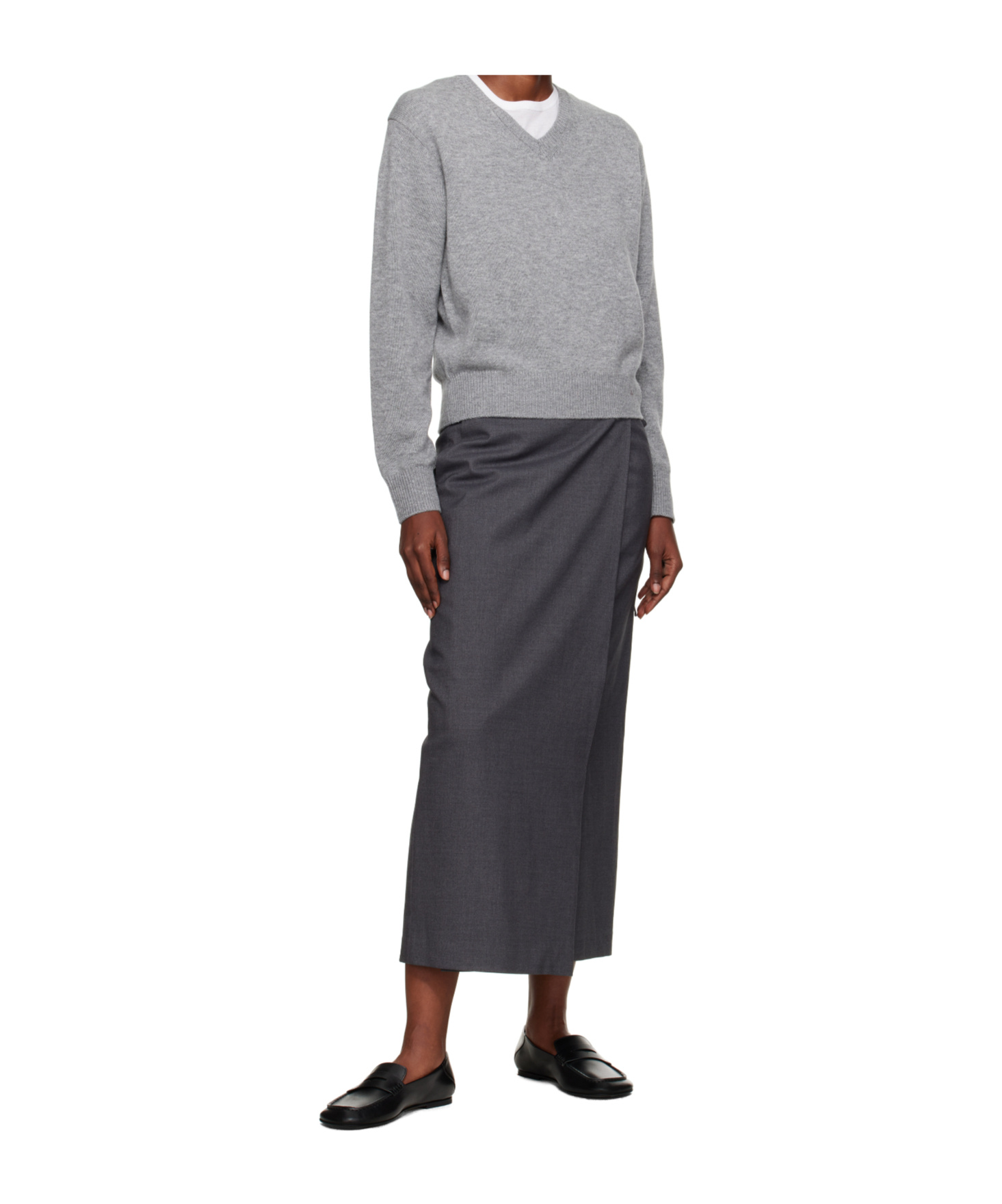 Dunst V-neck Long-sleeved Sweater In Gray