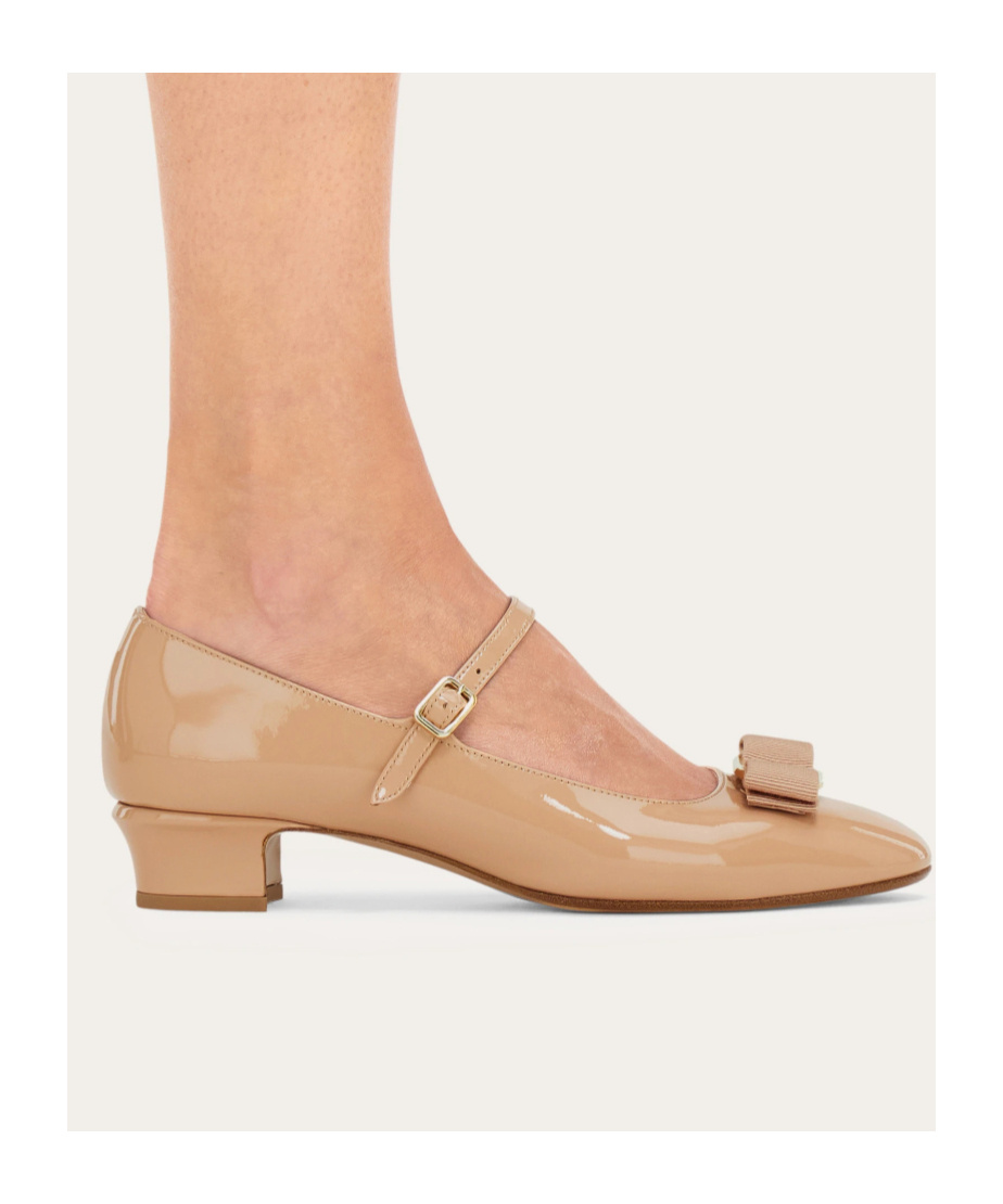 Ferragamo Mary Jane With Vara Bow In Neutral