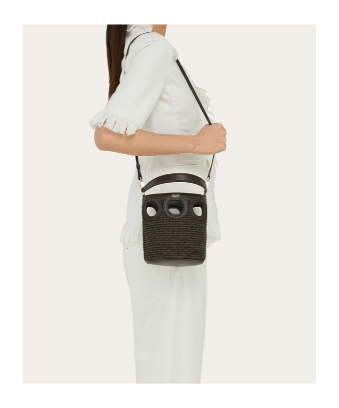 FERRAGAMO GANCINI OUTLINE BUCKET BAG (XS)