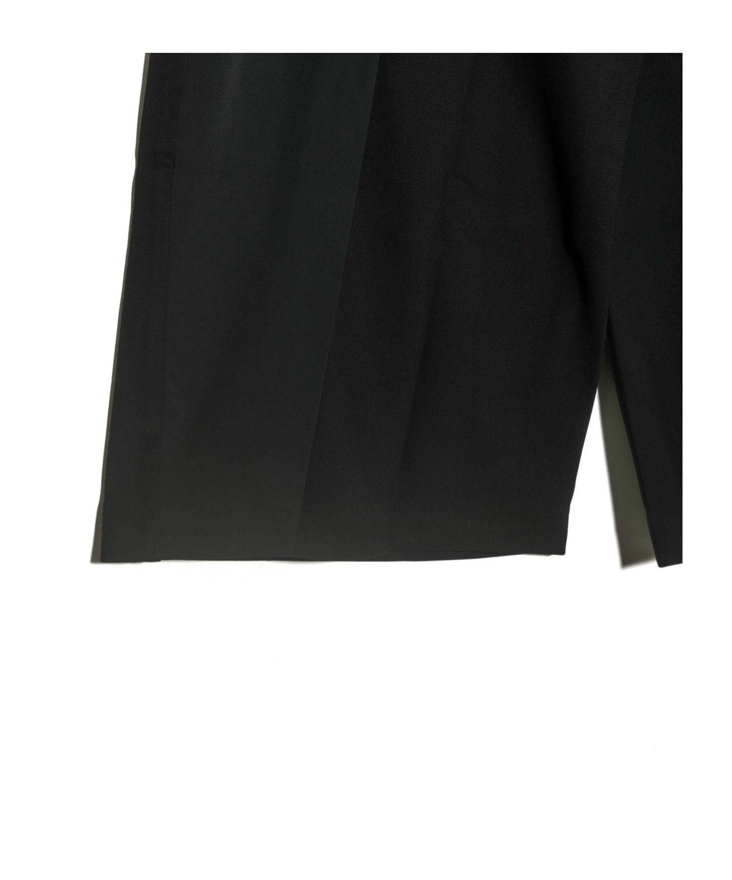 Chie Mihara Pleated Zipper Shorts In Black