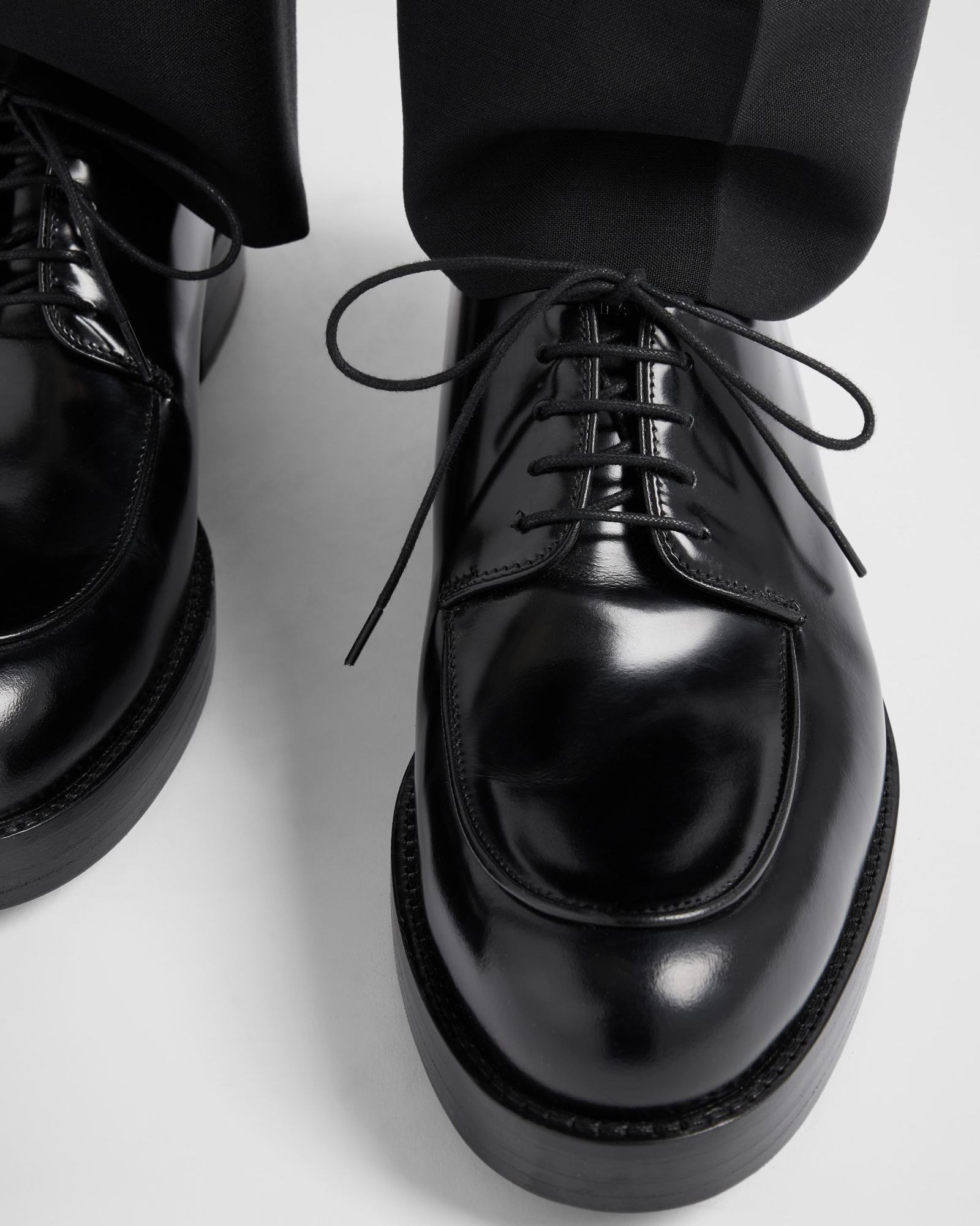 Prada Lace-up Shoes In Patent Leather In Black