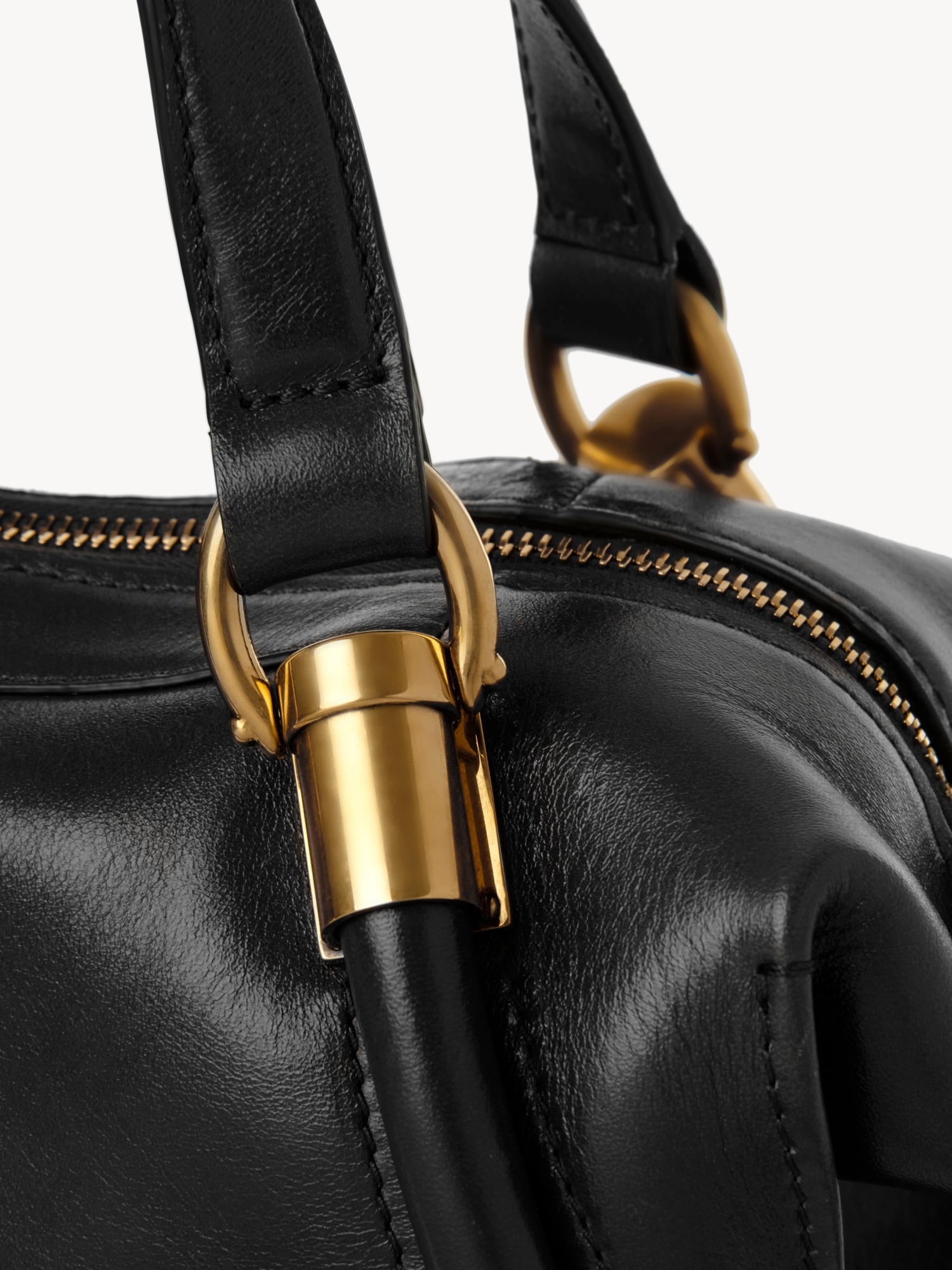 Chloé Paraty 24 Leather Shoulder Bag In Black