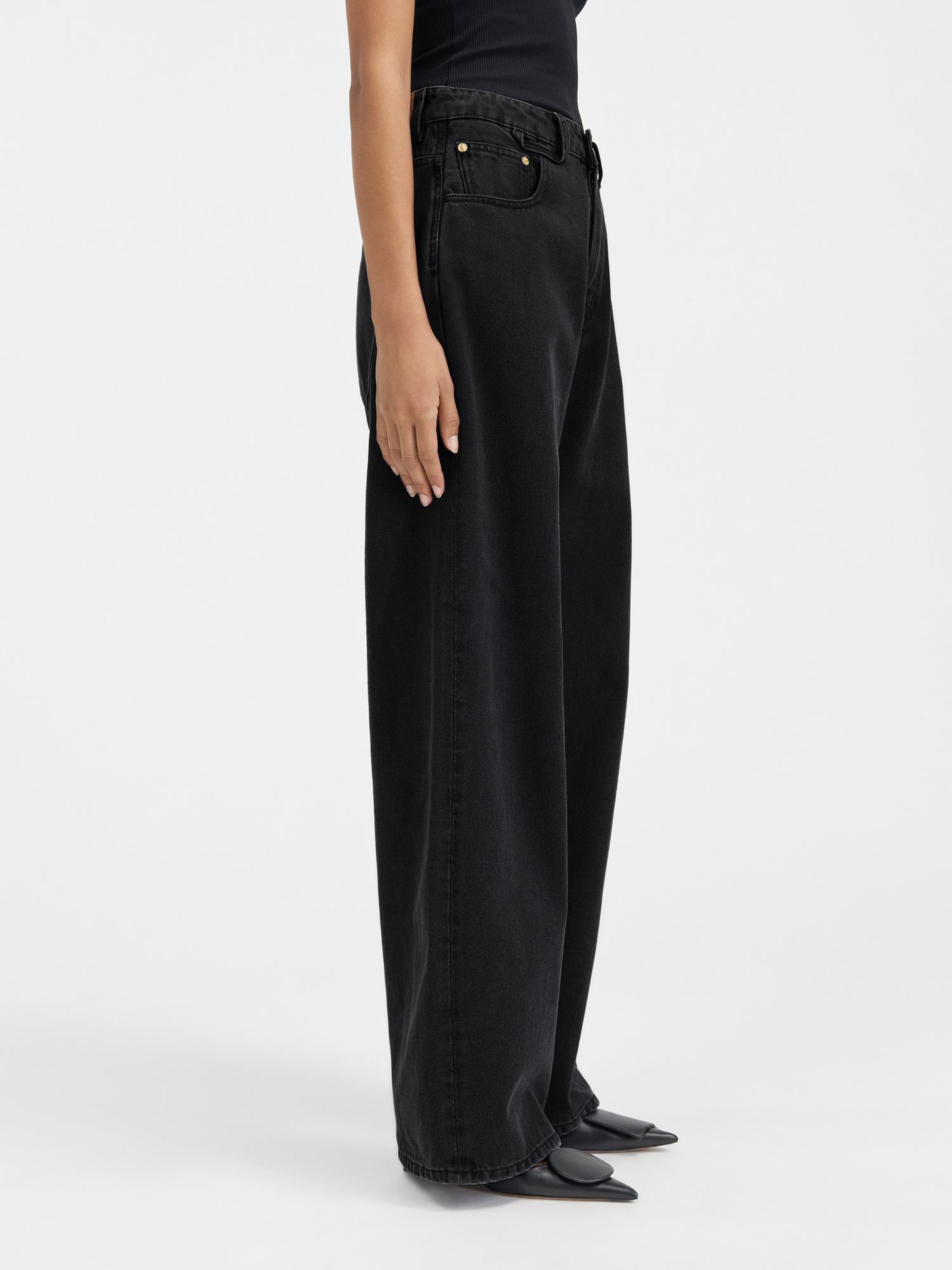 Jacquemus Wide-leg Jeans In Black