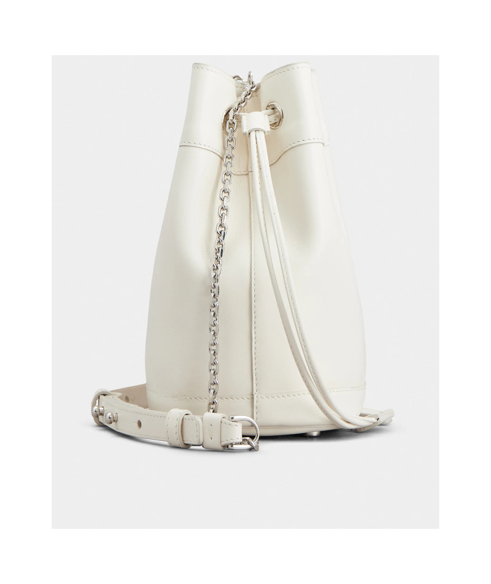 Roger Vivier Très Vivier Bucket Bag In Leather In White