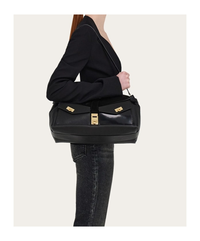 Ferragamo Multipocket Hug Crossbody Bag In Black
