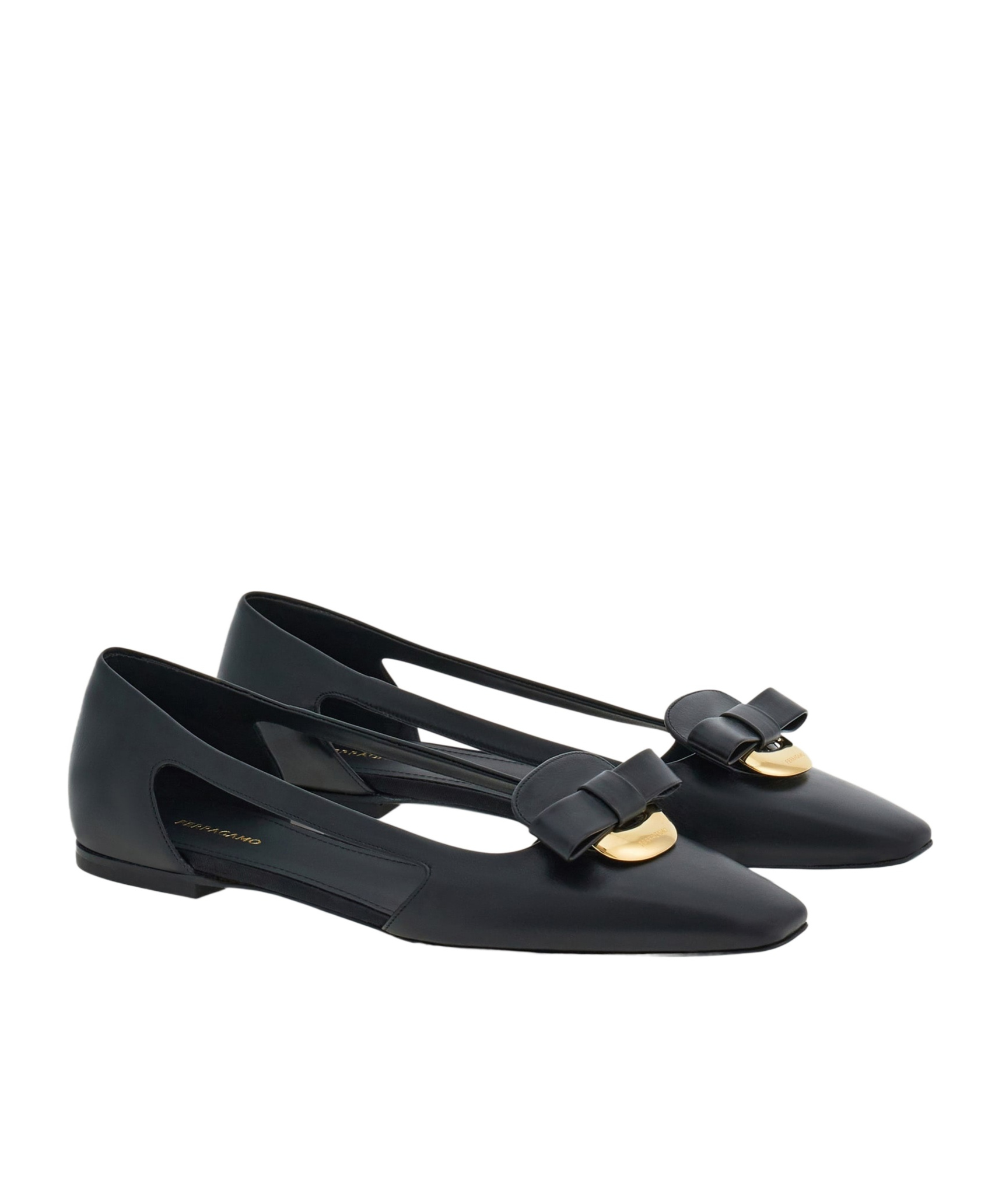 Ferragamo Logo Flat Ballet Shoes In Black