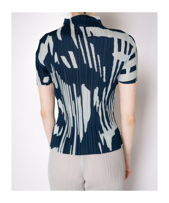 Shop Issey Miyake Refraction Top In Blue