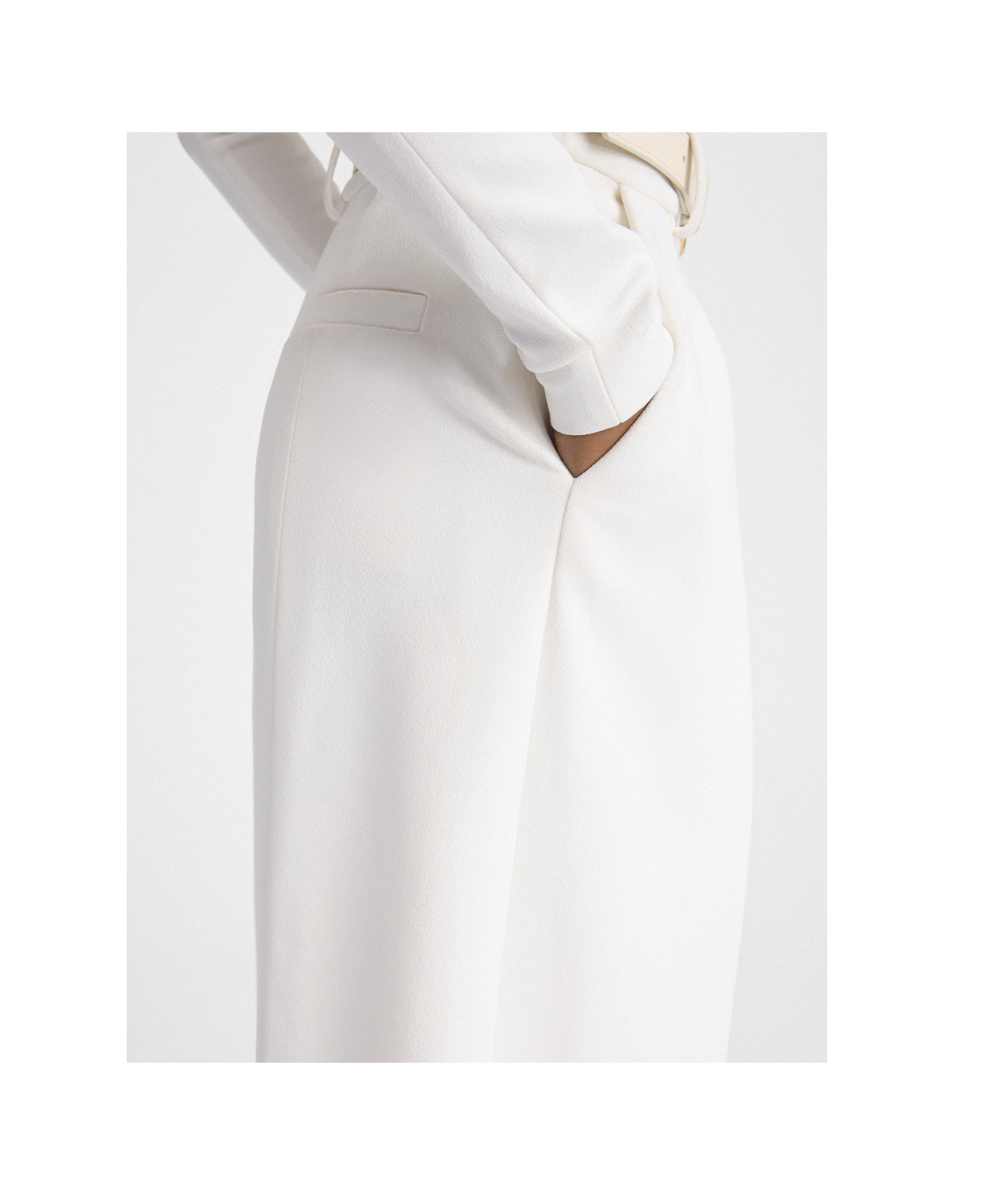 Jacquemus Le Pantalon Ovalo Trousers In White