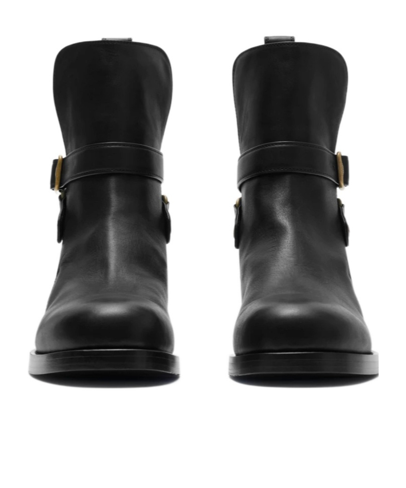 Burberry Round Toe Leather Ankle Boots With Pull Tab In Black