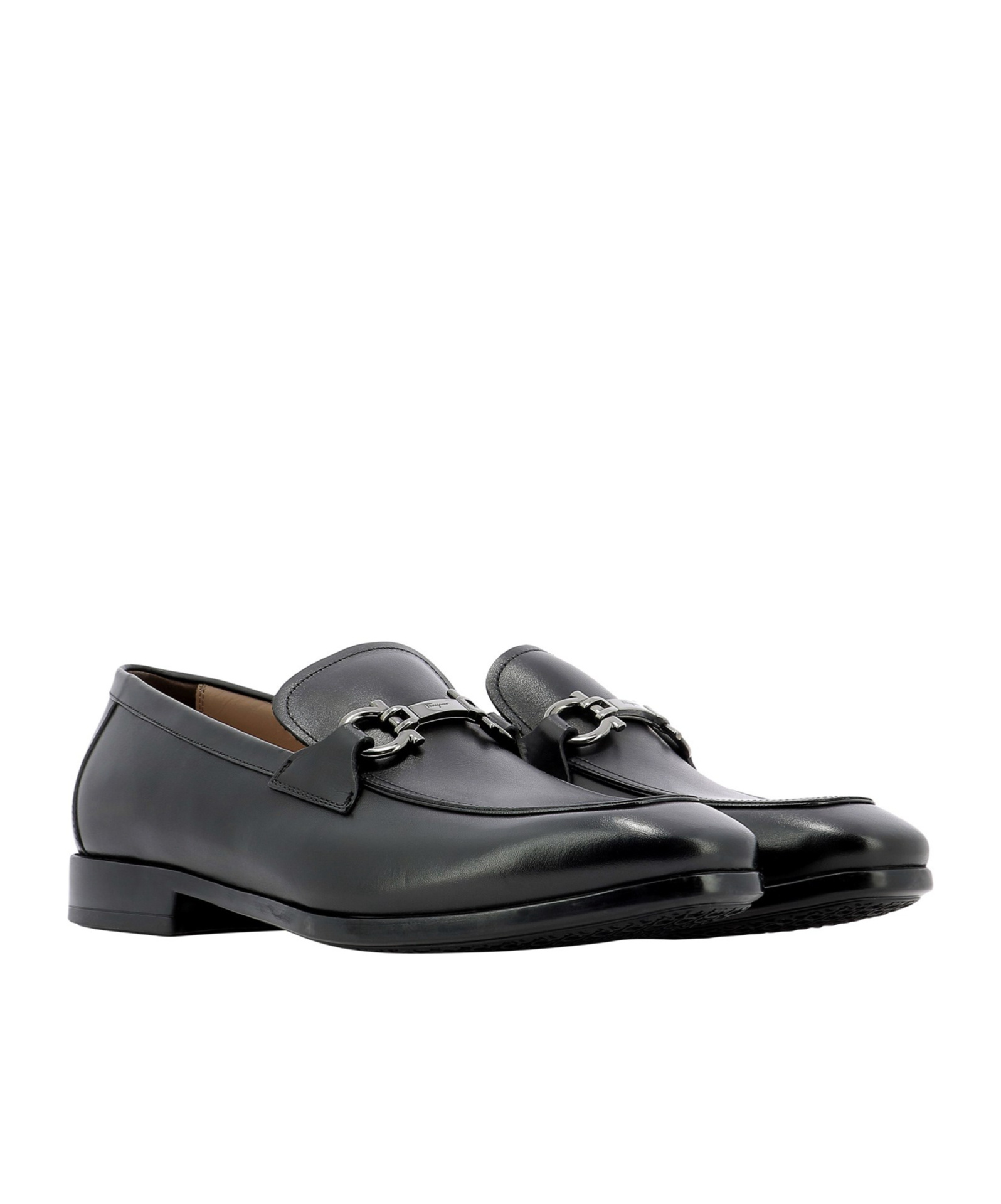Ferragamo Round Toe Leather Loafers With Metal Buckle In Black