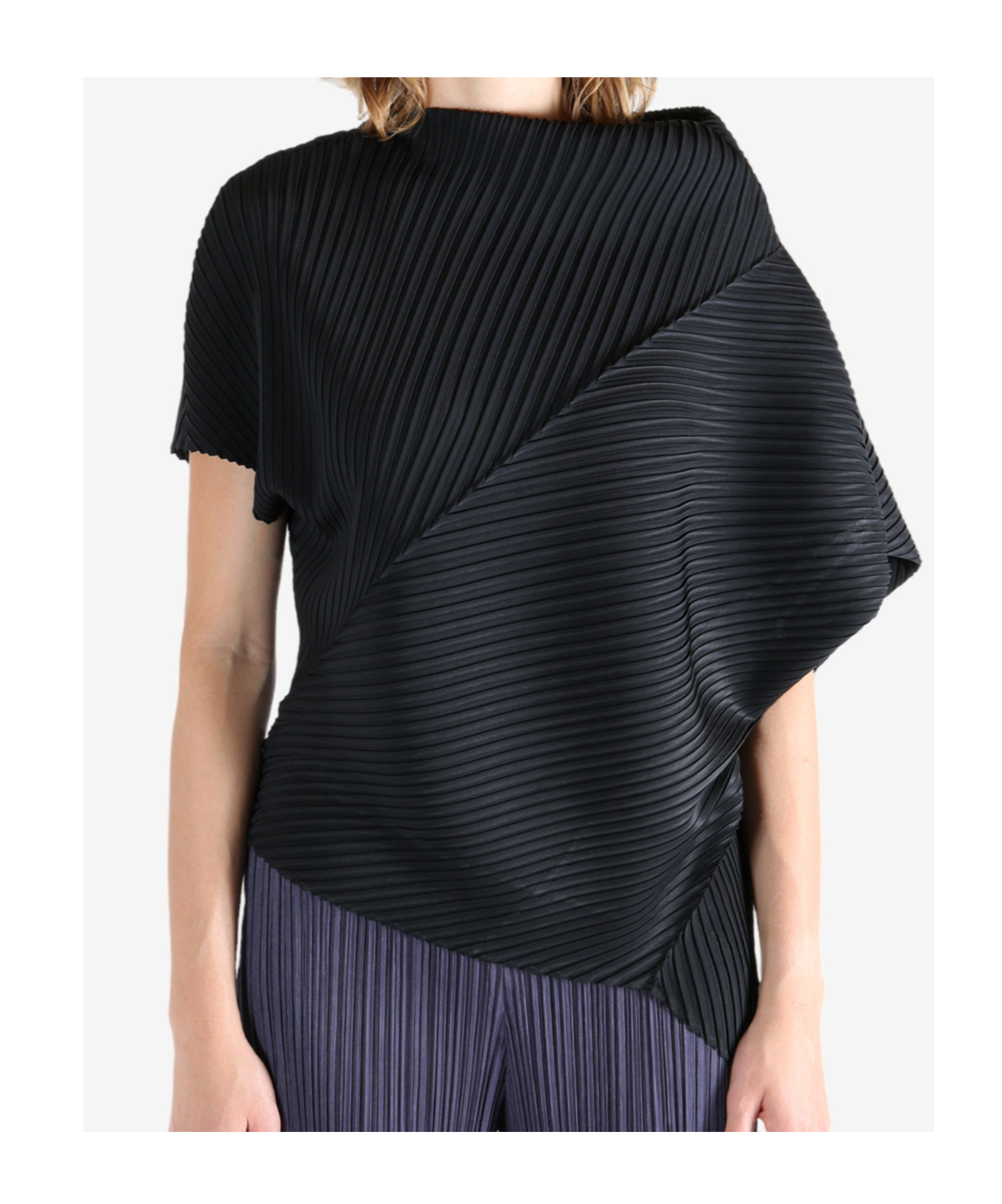 Issey Miyake Soft Fold Pleats In Black
