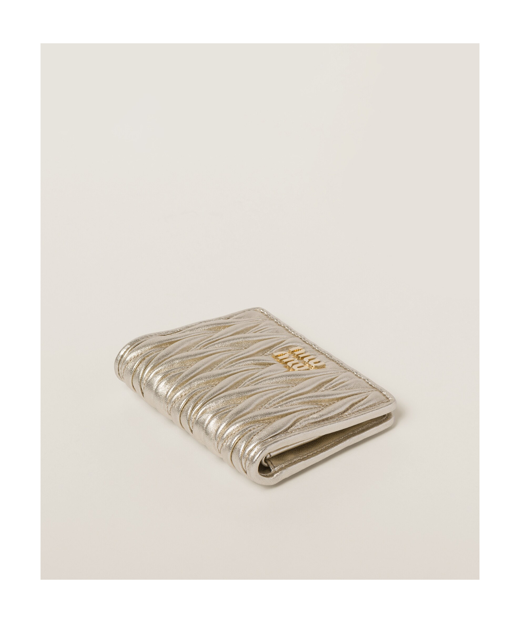 Miu Miu Small Logo Plaque Quilted Leather Wallet In Nude