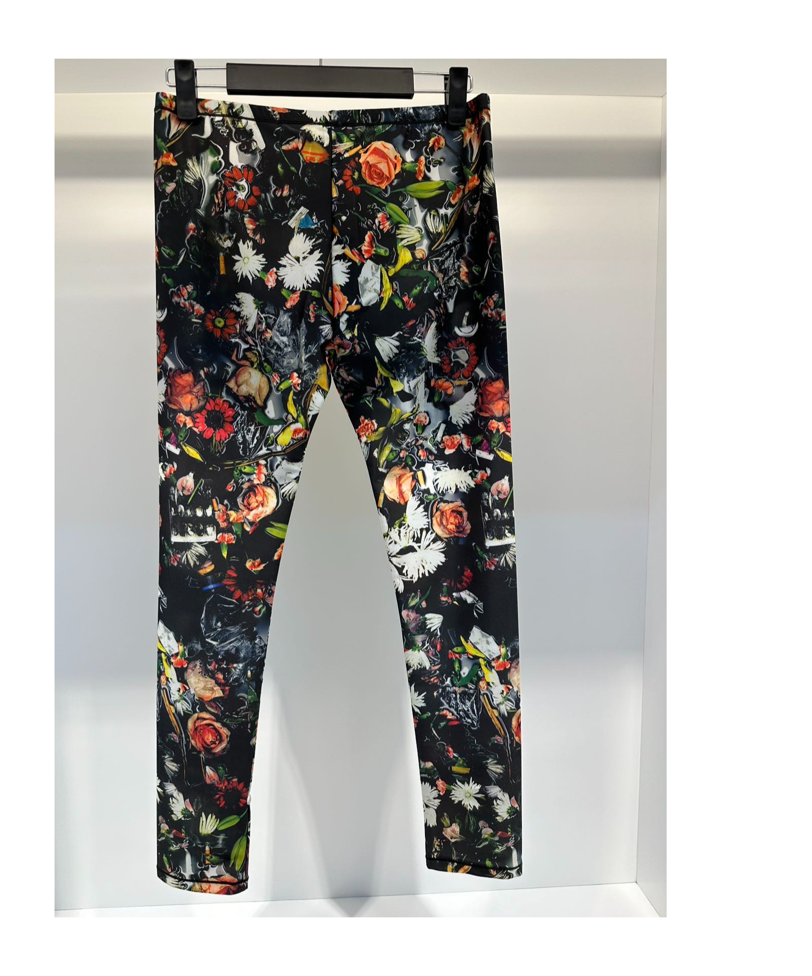 Mcq By Alexander Mcqueen Floral Pattern Casual Pants In Black