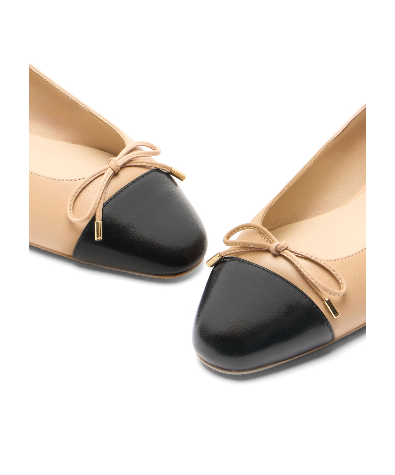 Stuart Weitzman Bow Flat Shoes In Nude