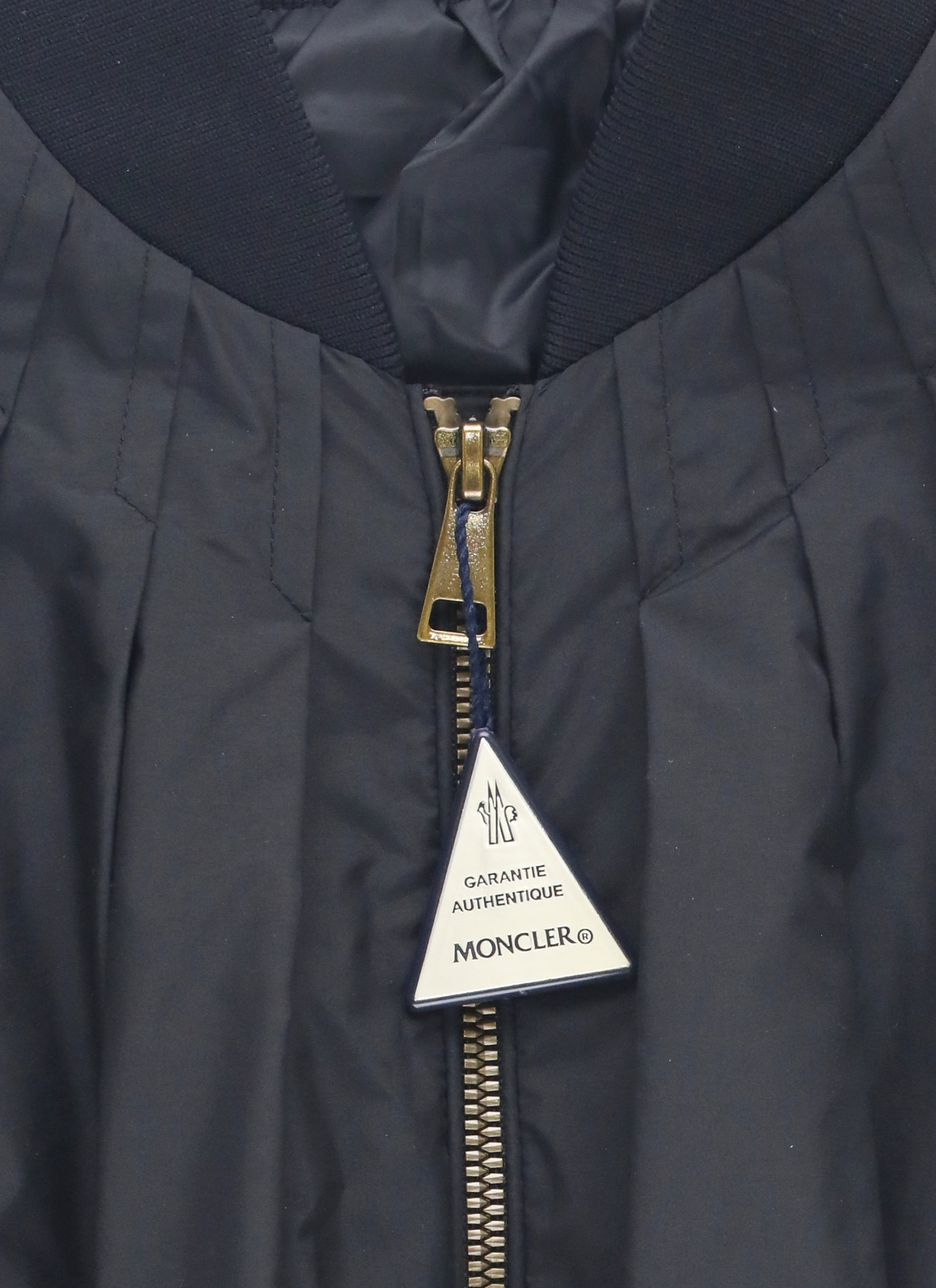 Moncler Long-sleeved Casual Jacket In Black