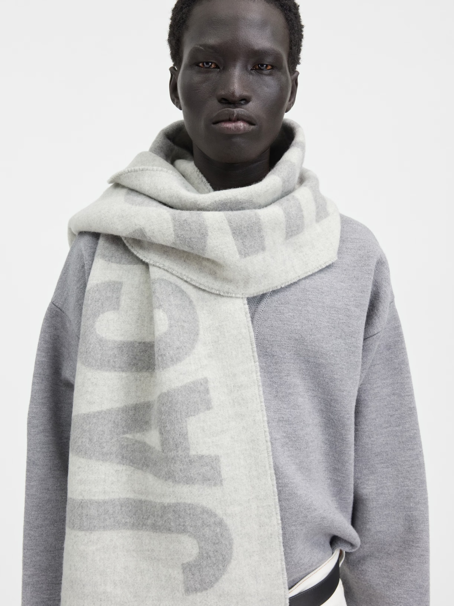 Jacquemus Le Charpe Logo Virgin Wool Scarf In White