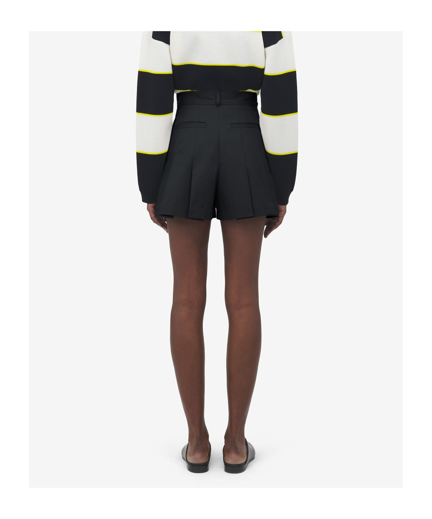 Alexander Mcqueen Pleated Tailored Shorts In Black