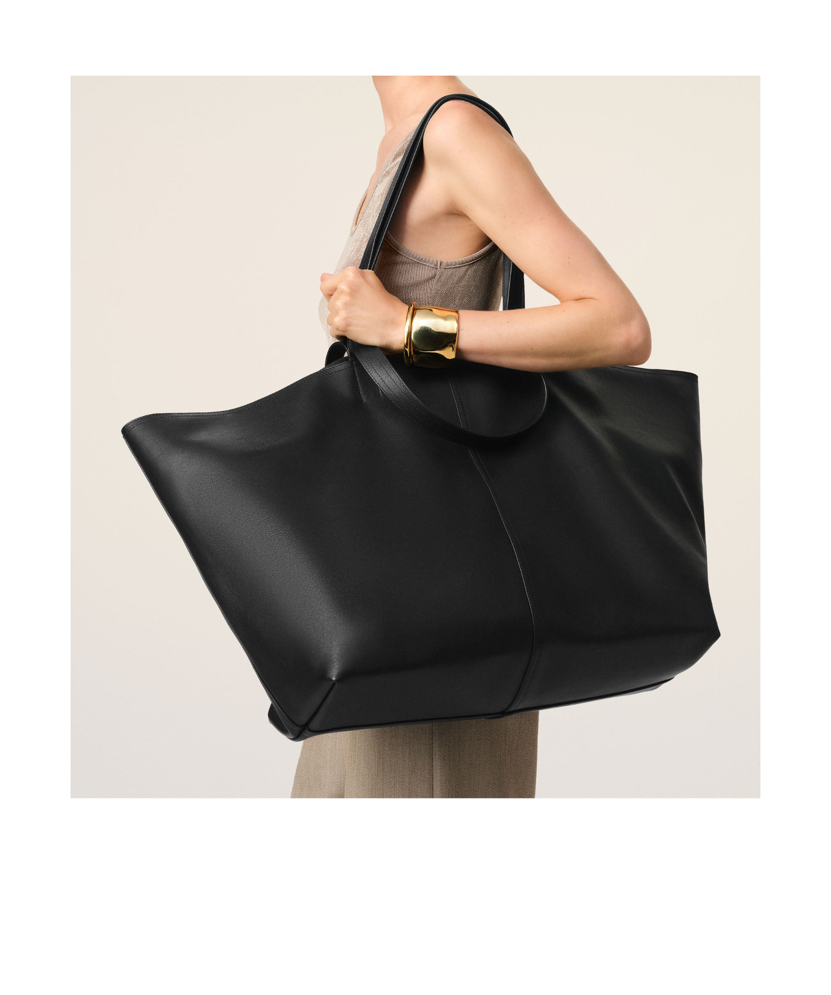 Ami Alexandre Mattiussi Letter Detail Shoulder Bag In Black