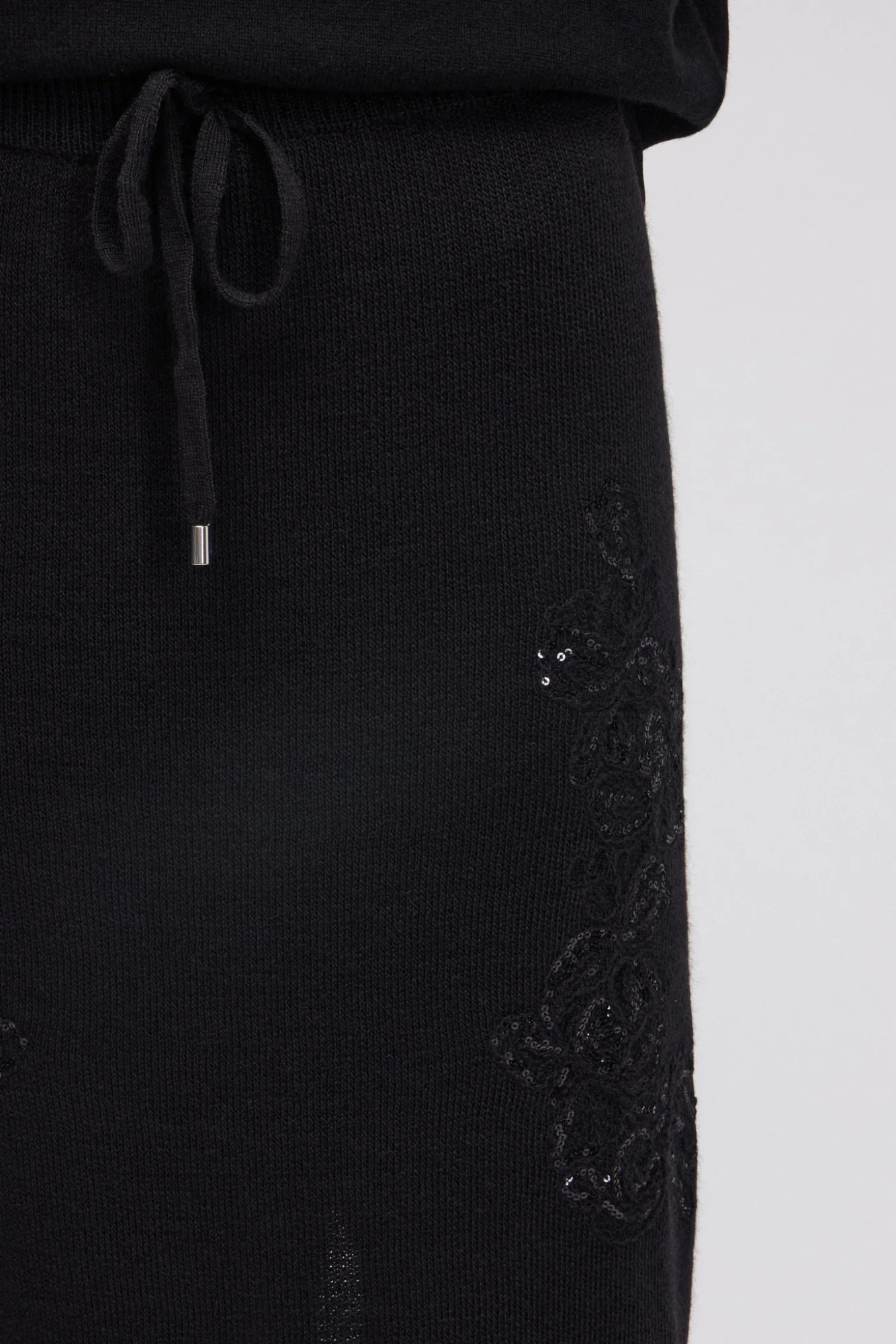 Ermanno Firenze Sequin Embroidered Knitted Midi Skirt In Black