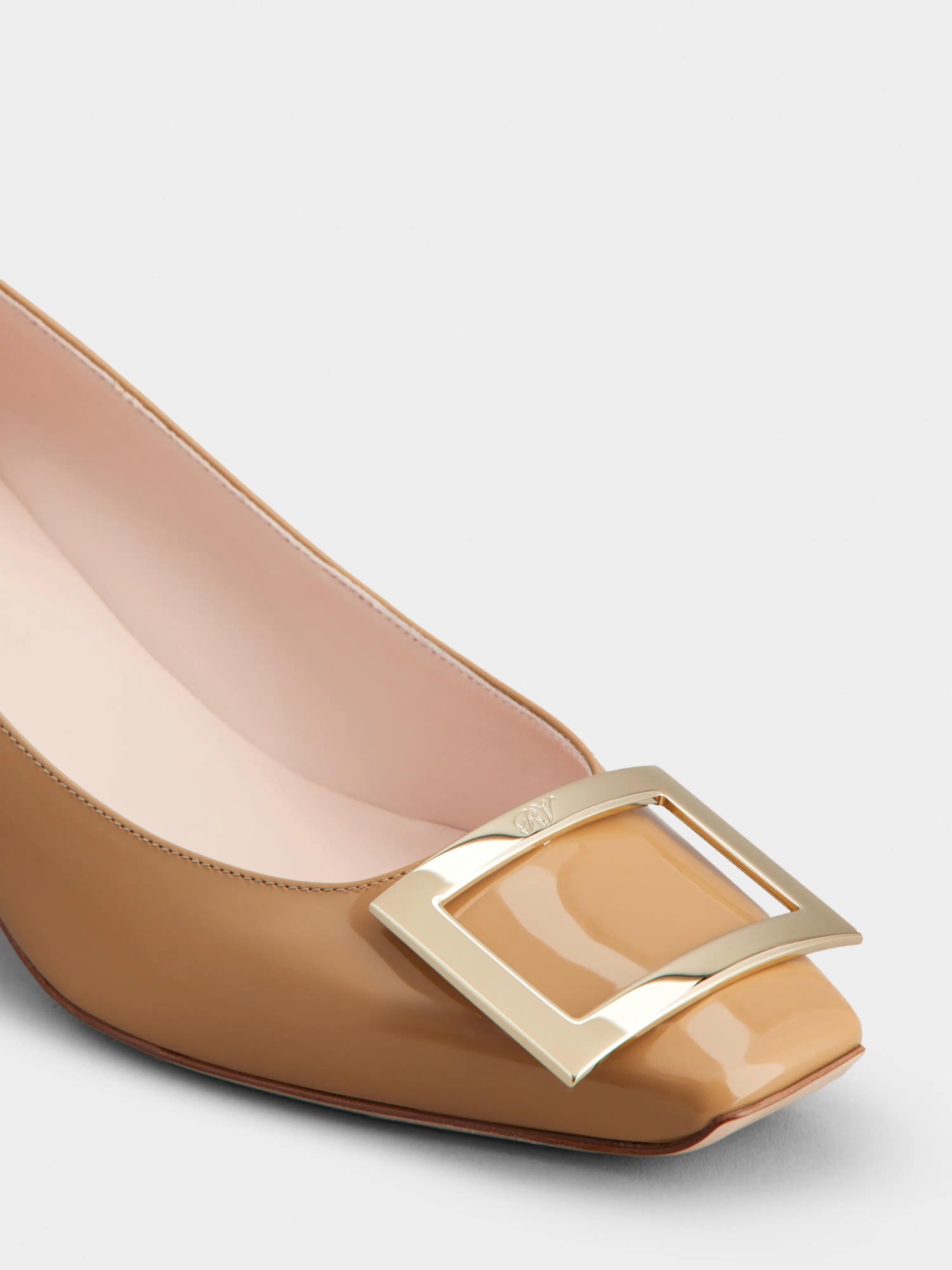Roger Vivier Belle Vivier 45 Metal Buckle Pumps In Patent Leather In Nude