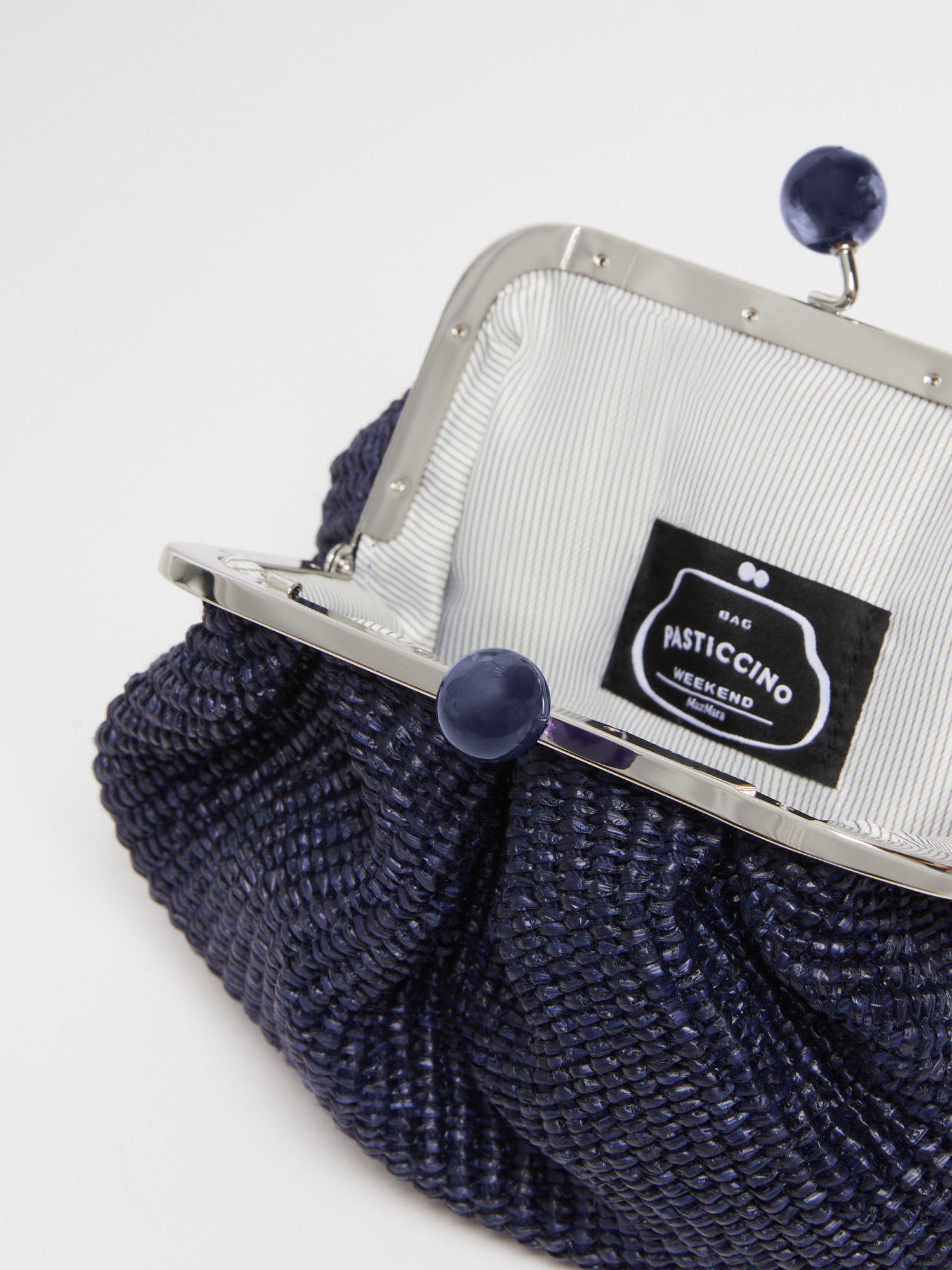 Weekend Max Mara Small Chain Shoulder Bag In Black