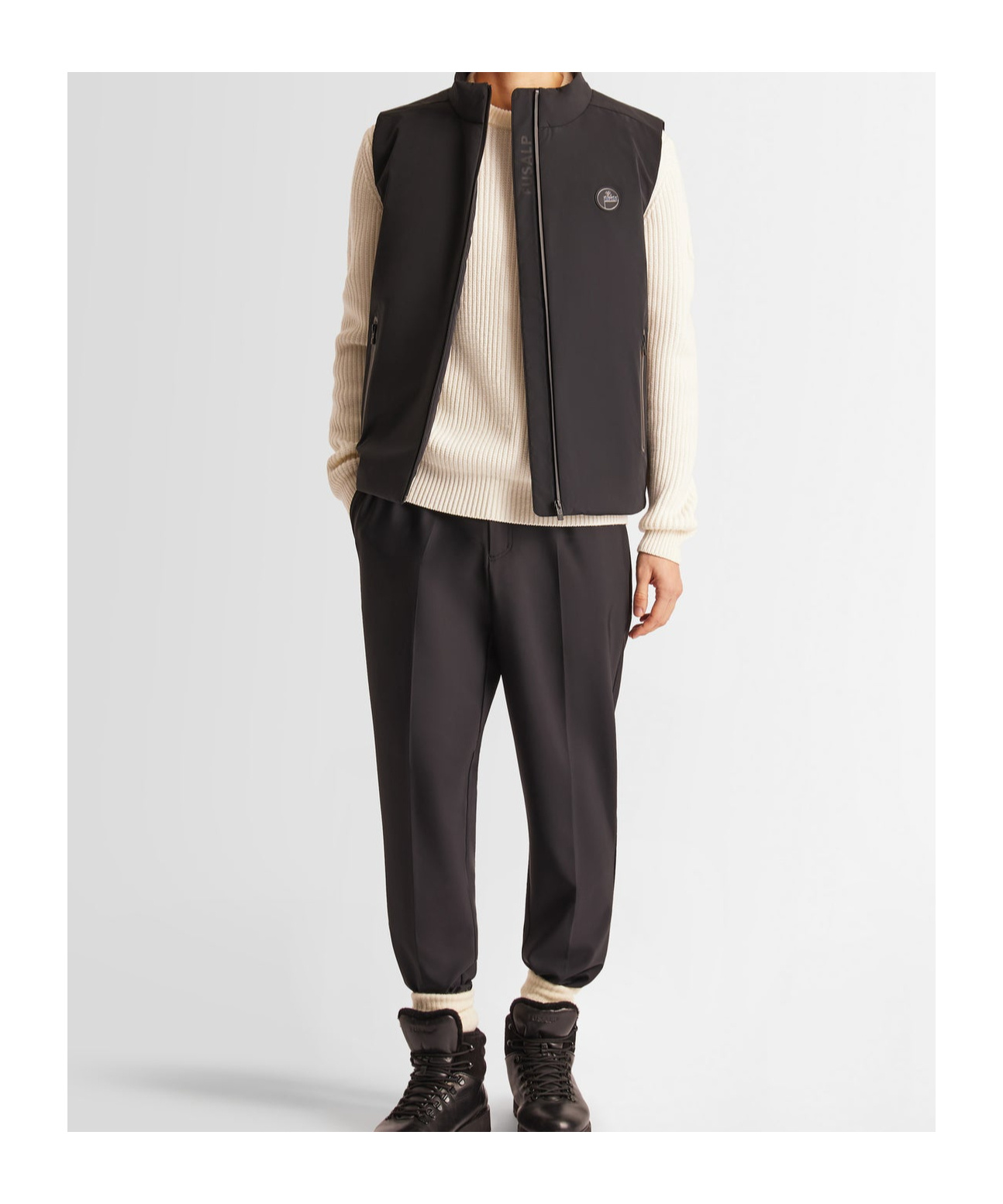 Fusalp Mattin Sleeveless Cotton Jacket In Black
