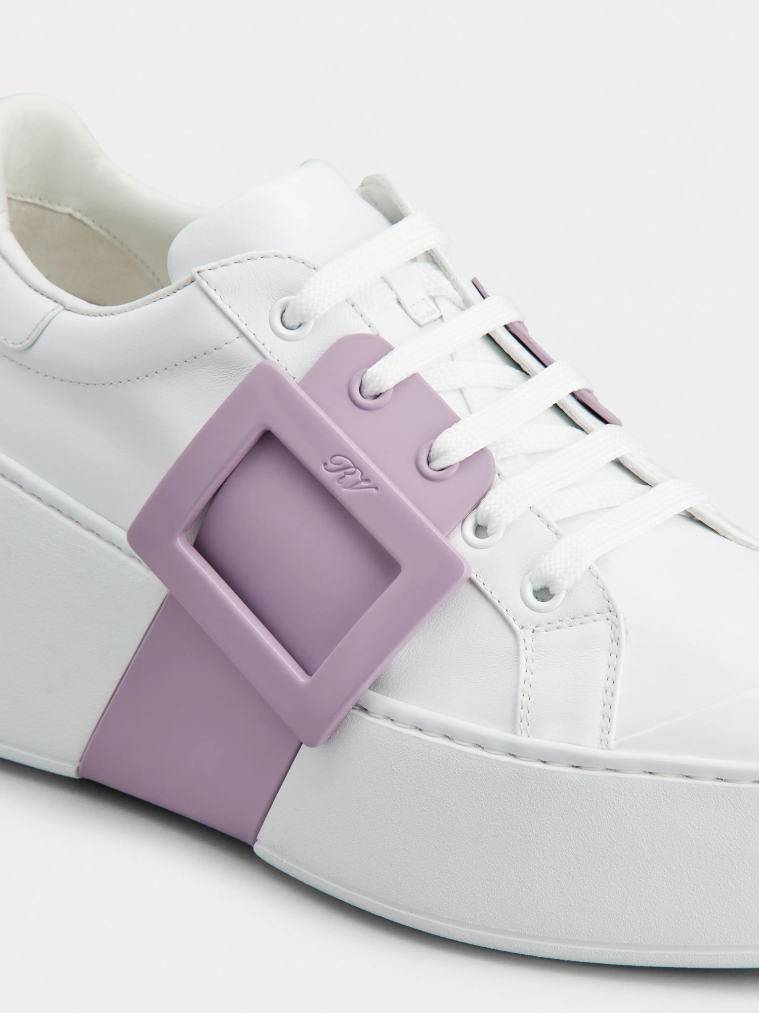 Roger Vivier Elegant Leather Skate Sneakers With Patent Toe In White