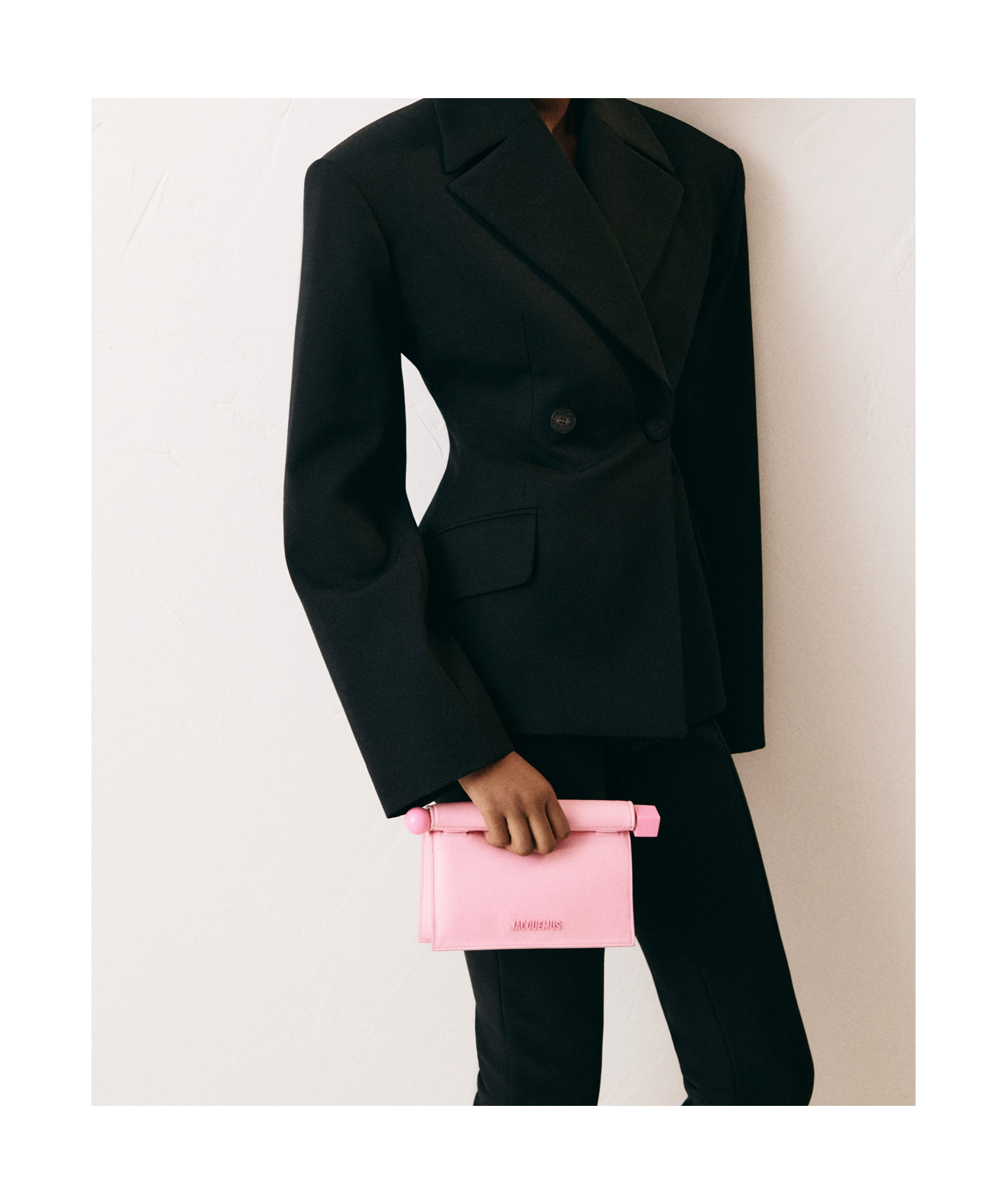 Jacquemus Small Magnetic Buckle Shoulder Bag In Pink
