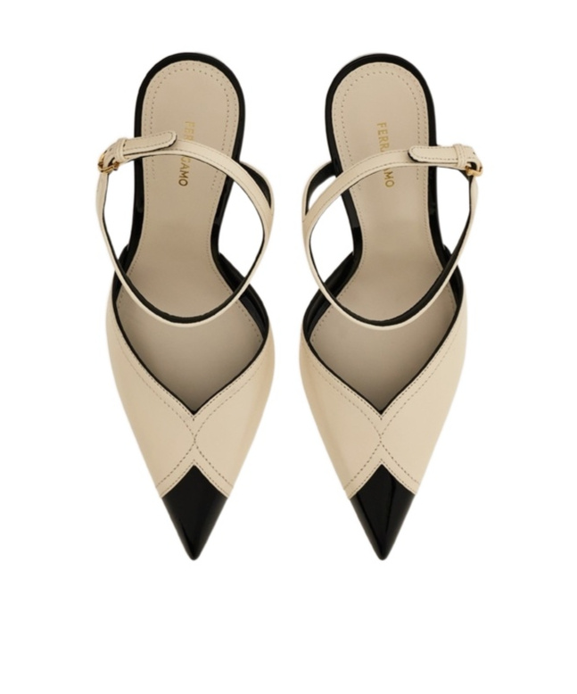 Ferragamo Erula 95 Leather Pumps In Nude