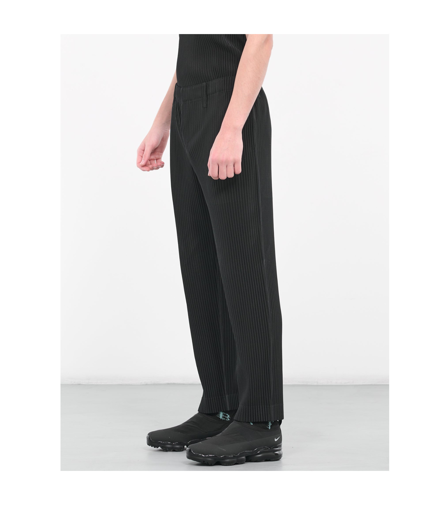 Issey Miyake Basic Tapered Plissé Trousers In Black