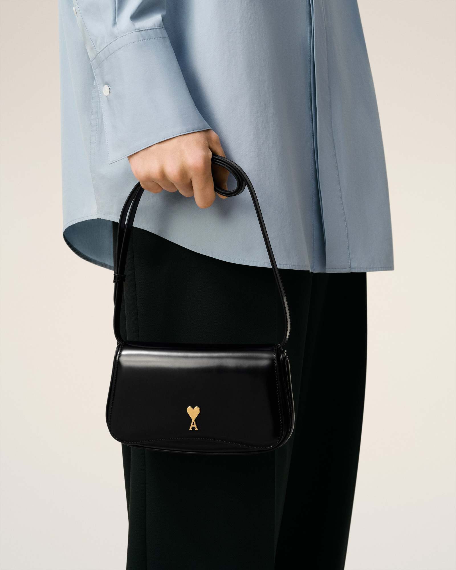 Ami Alexandre Mattiussi Ami Ami Paris Logo Plaque Shoulder Bag In Black