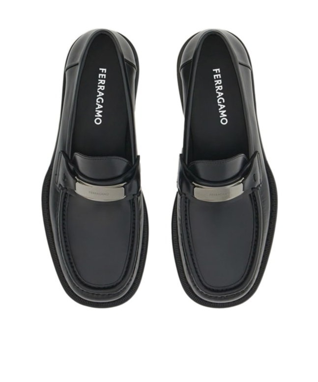 Ferragamo New Vara Buckle Loafers In Black