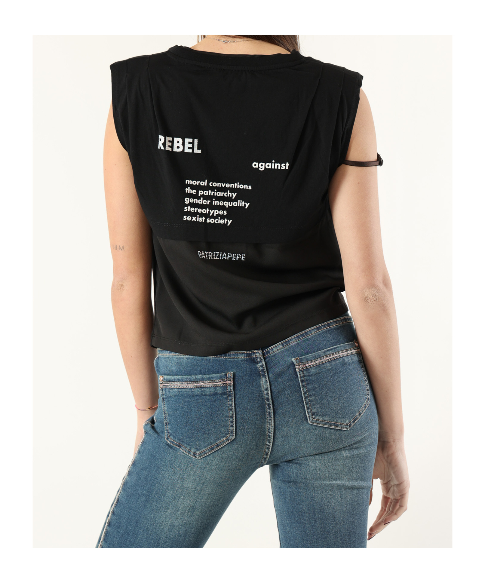Shop Patrizia Pepe Logo-plaque T-shirt In Black