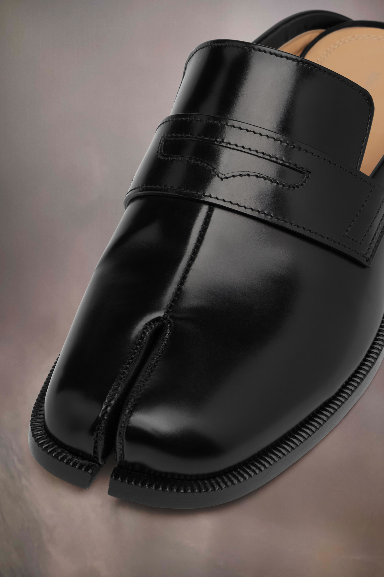 Maison Margiela Tabi City Calf Leather Flat Mules In Black