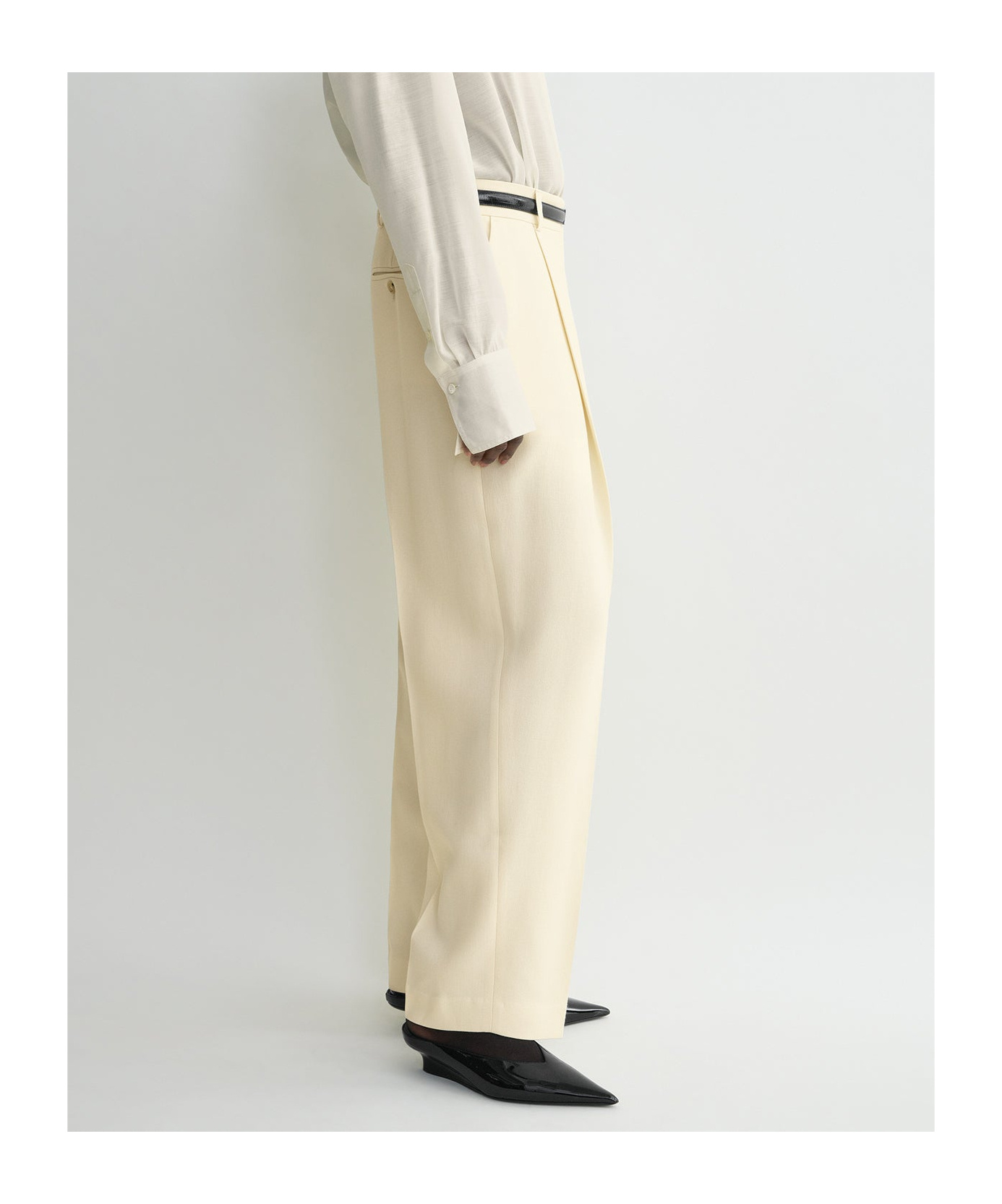 Totême Pleated Trousers In Nude