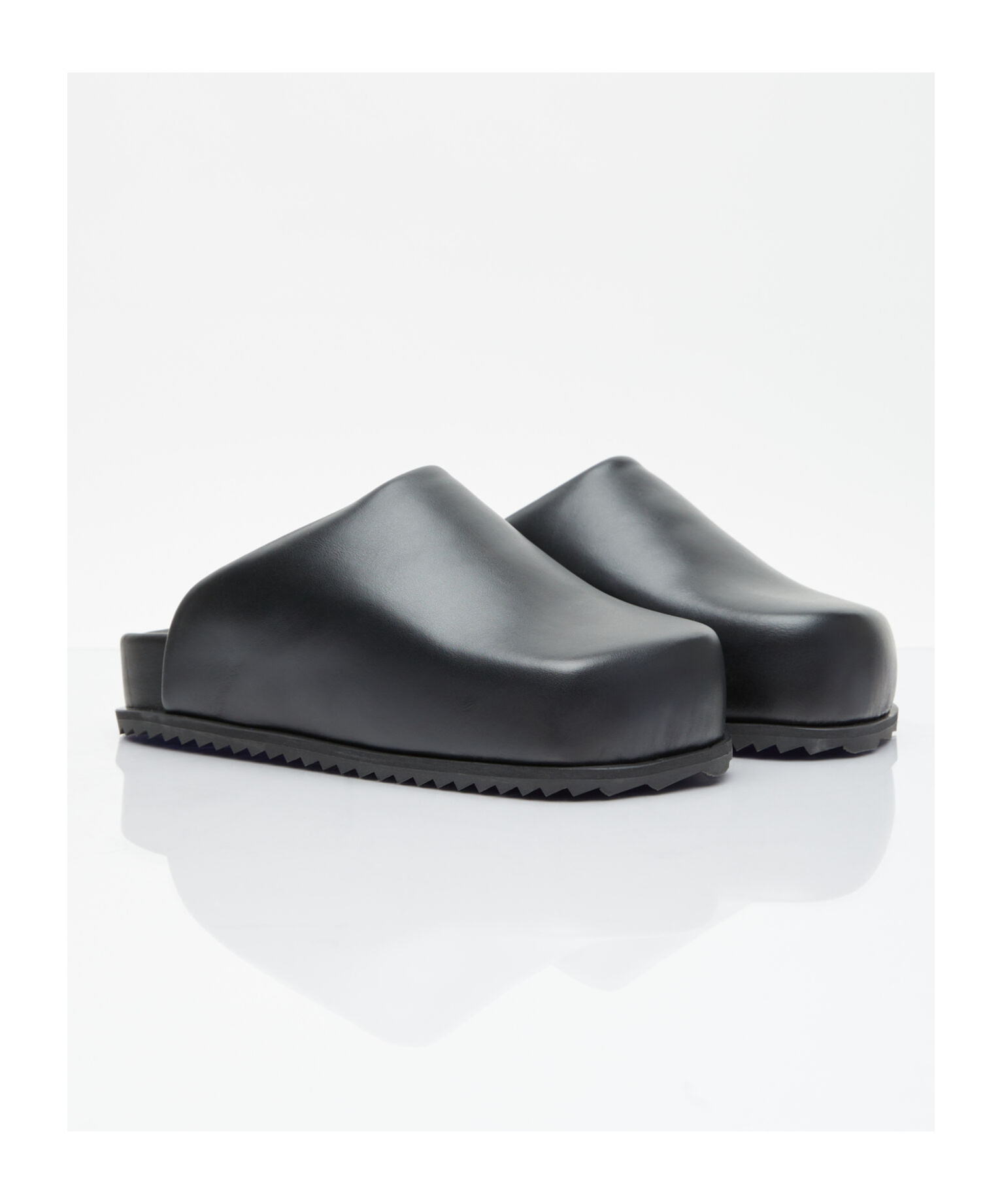 Yumeyume Square Toe Muller Shoes In Black