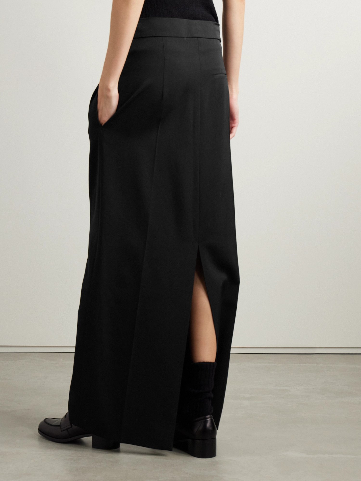 The Row Bartelle Silk And Wool Pencil Skirt In Black
