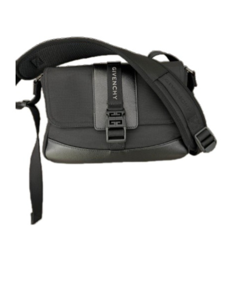 Givenchy Flip Shoulder Bag In Black