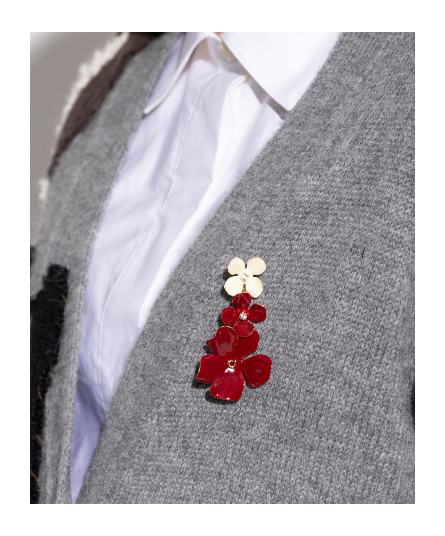 Marni Embellished Shimmering Brooch In Red