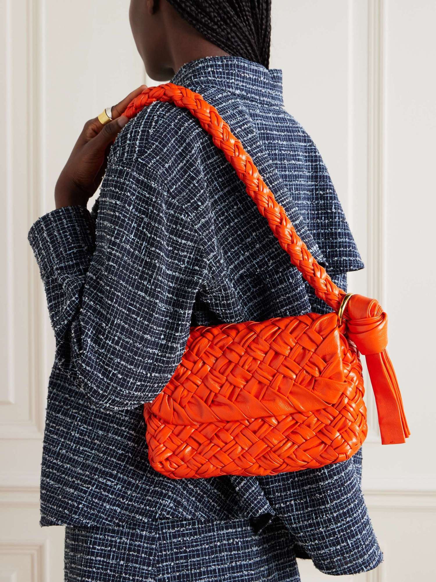 Bottega Veneta Intreccio Knitted Shoulder Bag In Red