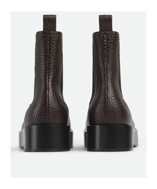 Bottega Veneta Round Head Chelsea Ankle Boots In Black