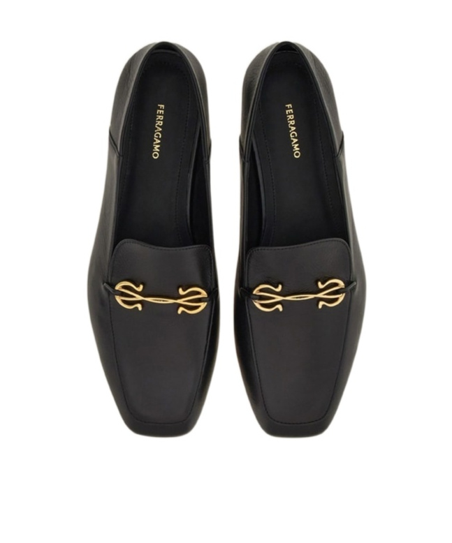Ferragamo Round-headed Loafers In Black