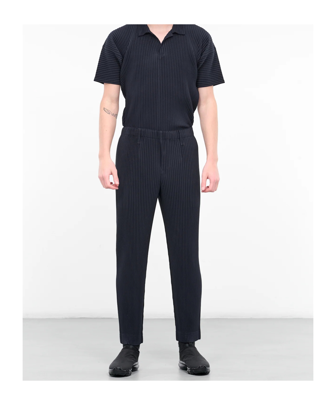 ISSEY MIYAKE BASIC TAPERED PLISSÉ TROUSERS